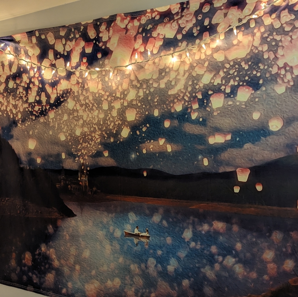 Floating Lanterns Tapestry ✨